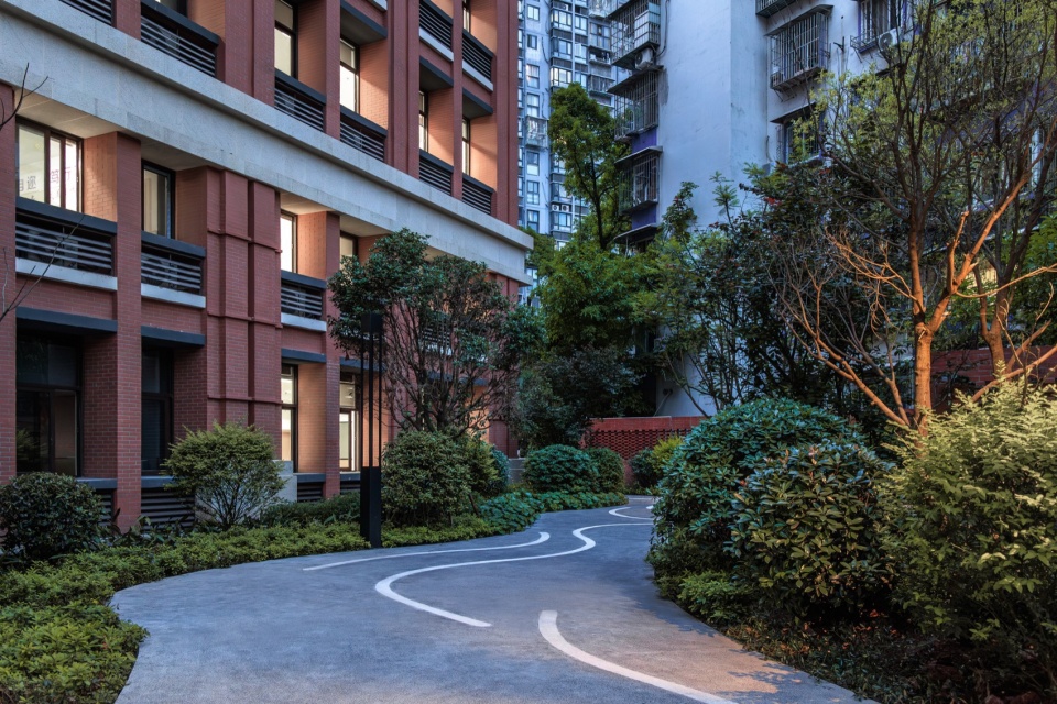 landscape transformation of zhangjiagarden campus bashu secondary school by aofan design