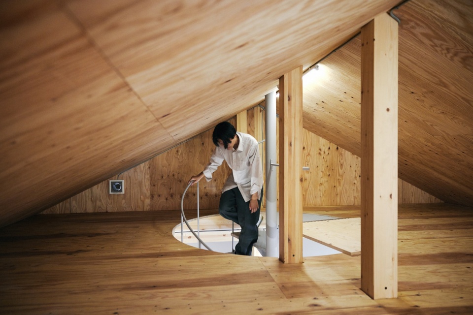 Uchida Shoten New Head Office by Schemata Architects
