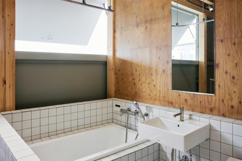 Uchida Shoten New Head Office by Schemata Architects