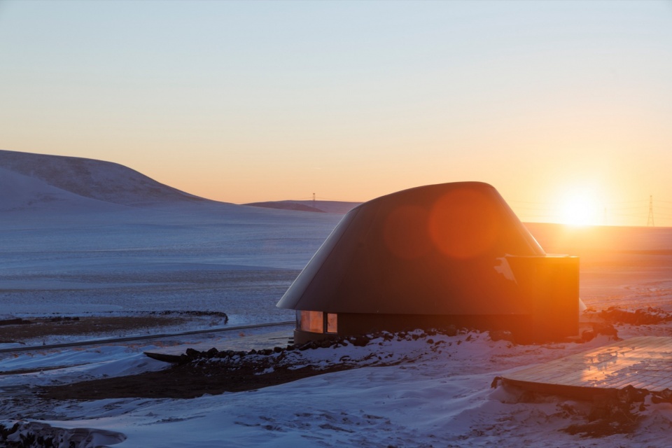 volcano in hotel of arrivals by plat asia