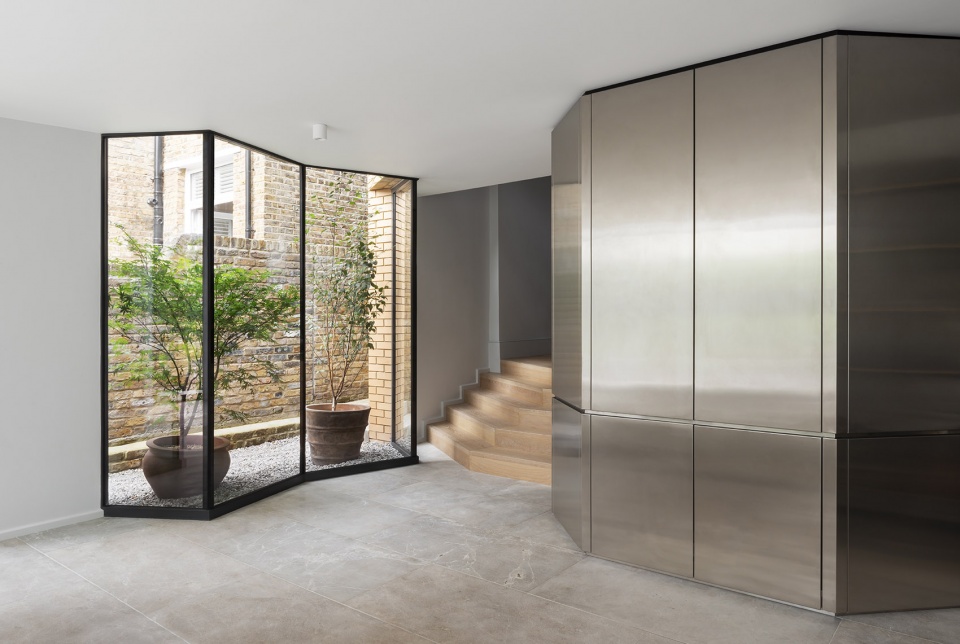 W house by Bureau de Change