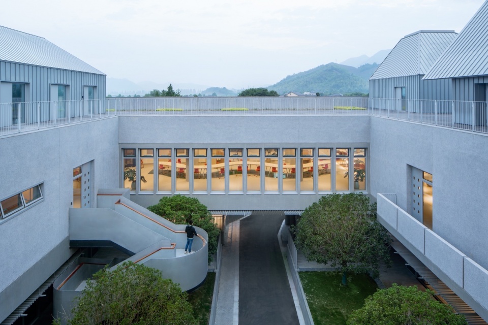 Mogan Yujie 7Hills Yard Hillstation Brand Center by ConCom Studio