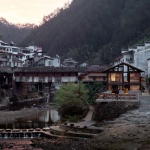 江边的老屋更新，浙江遂昌 / 参照建筑 + 离宅半米