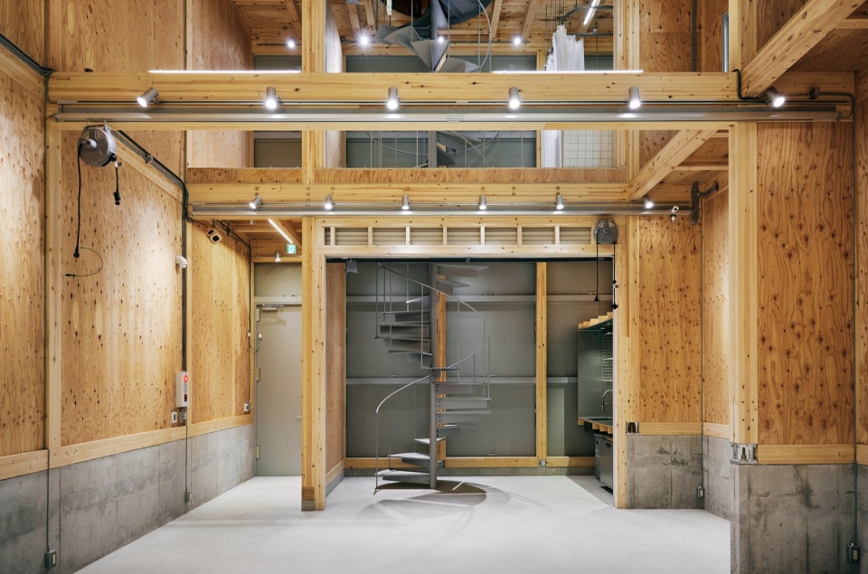 Uchida Shoten New Head Office by Schemata Architects