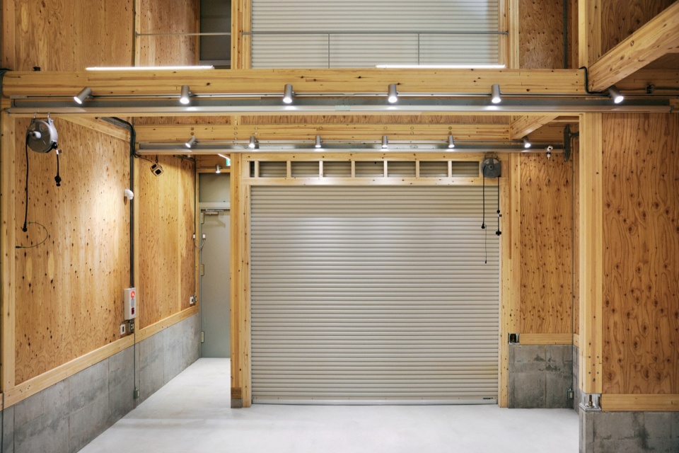 Uchida Shoten New Head Office by Schemata Architects