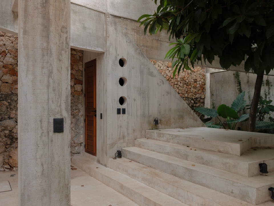 Casa Soskil by Ludwig Godefroy architect