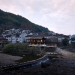 江边的老屋更新，浙江遂昌 / 参照建筑 + 离宅半米