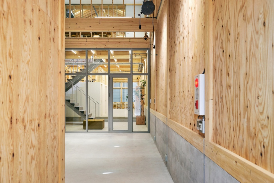 Uchida Shoten New Head Office by Schemata Architects