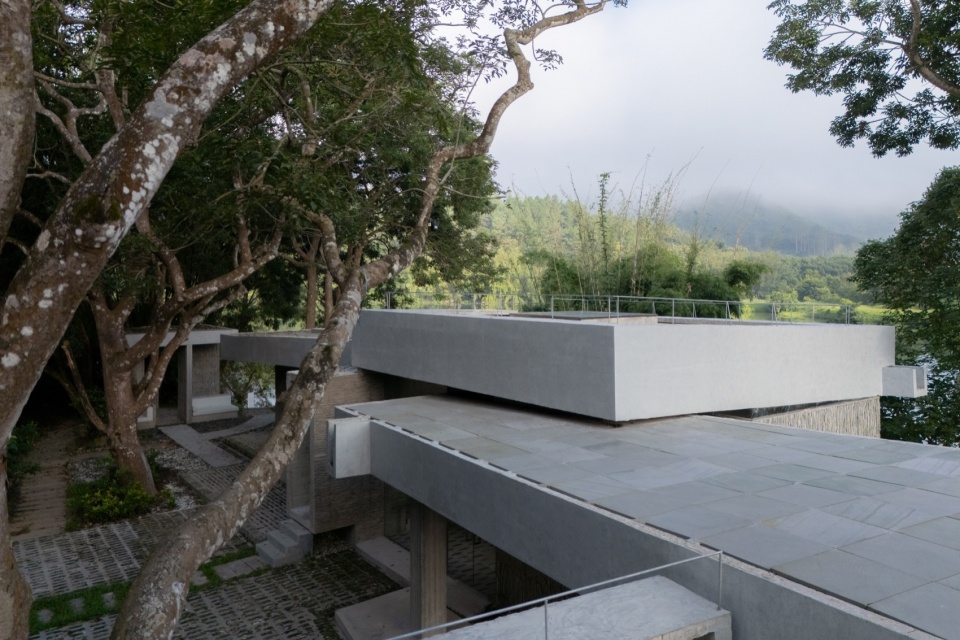 Noon Repose Pavilion by CLAB Architects