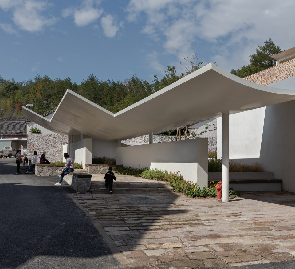 Xianjing Village Qingyi Lodge by HsuDu Architects