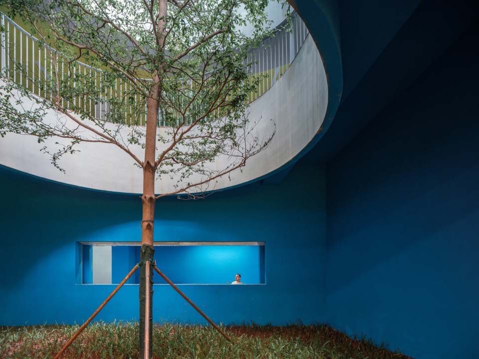 Shenzhen Futian Lvzhou Primary School by CCDI DongXiYing Studio