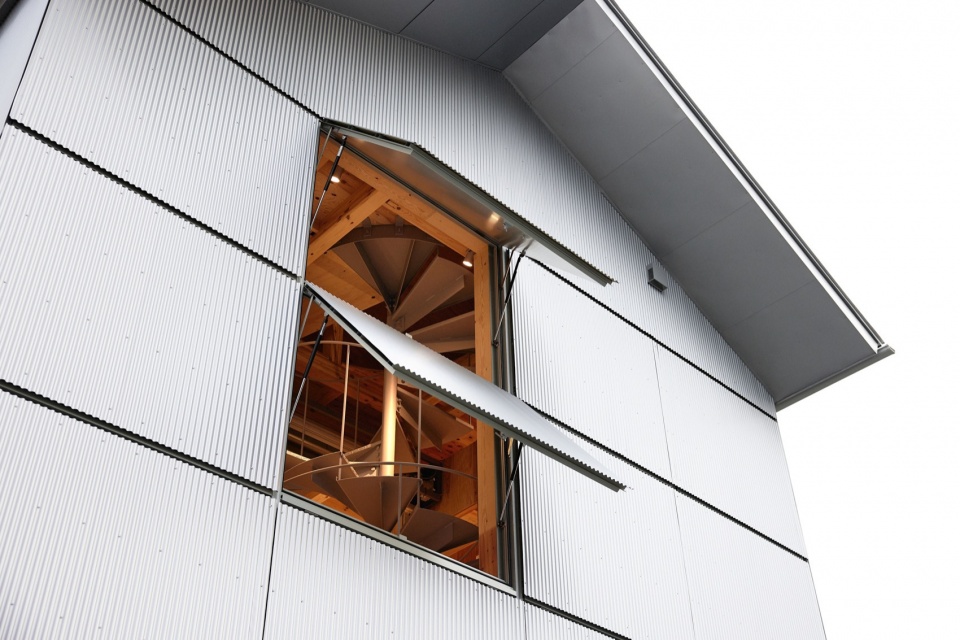 Uchida Shoten New Head Office by Schemata Architects