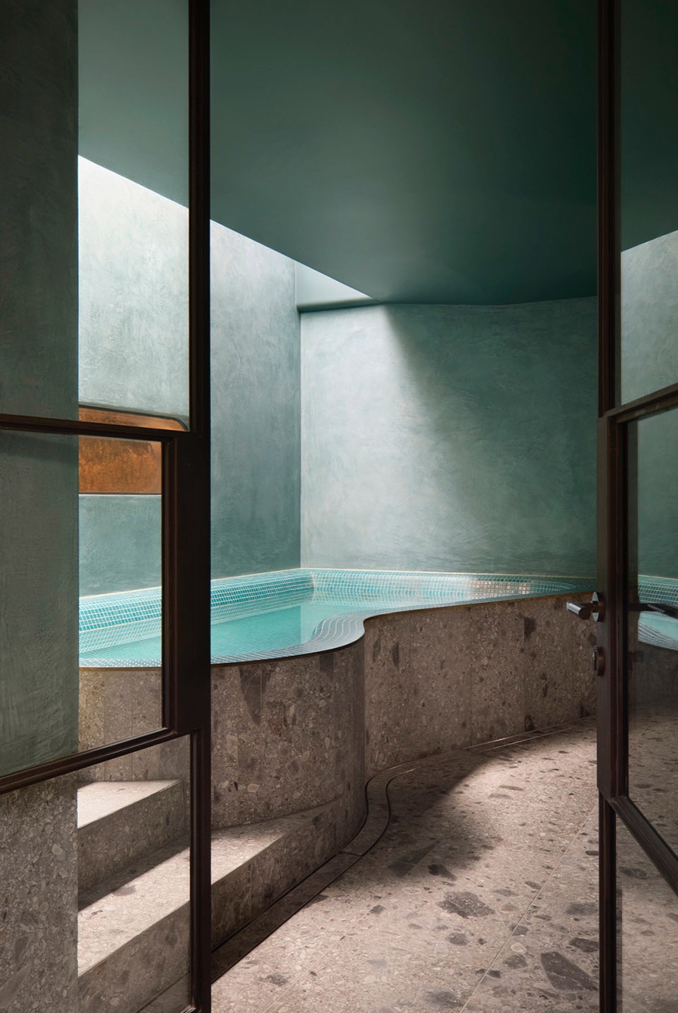 Hidden Home by Luigi Rosselli Architects