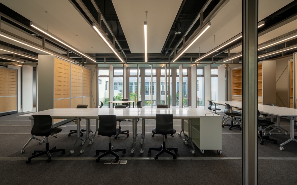 Mogan Yujie 7Hills Yard Hillstation Brand Center by ConCom Studio