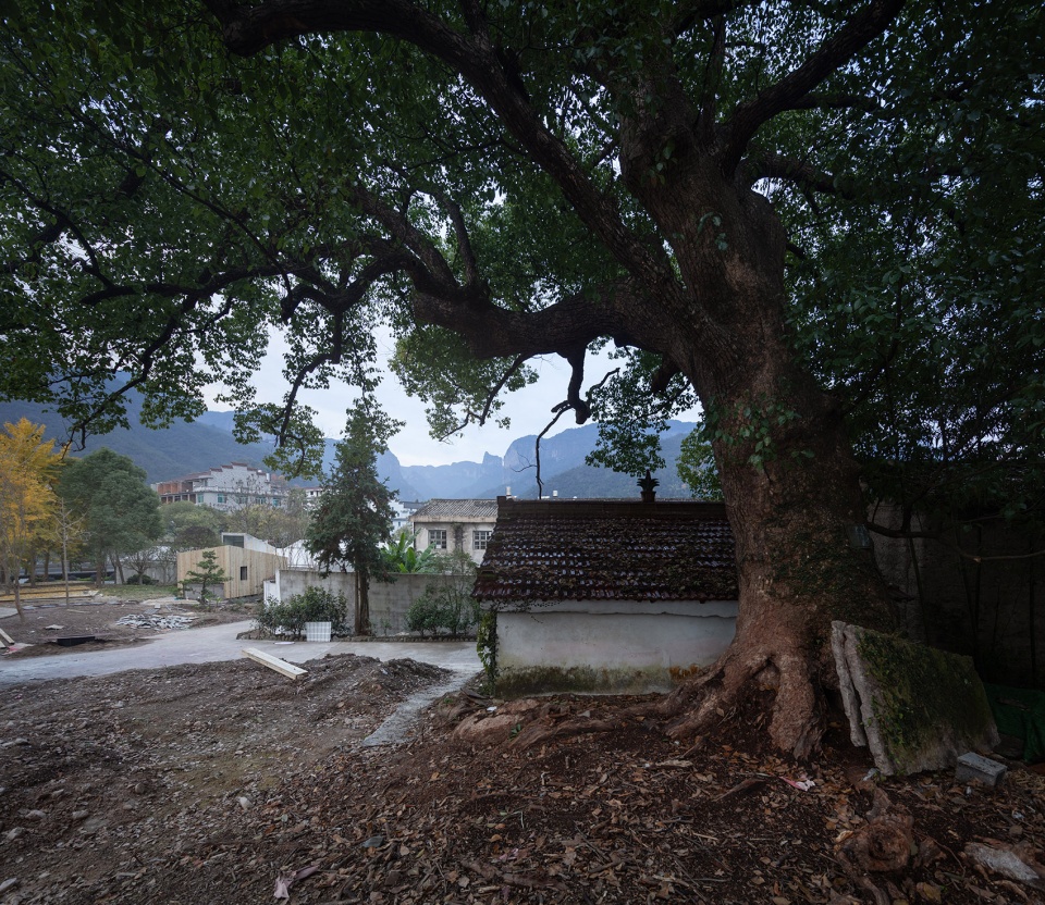 Xianjing Village Qingyi Lodge by HsuDu Architects