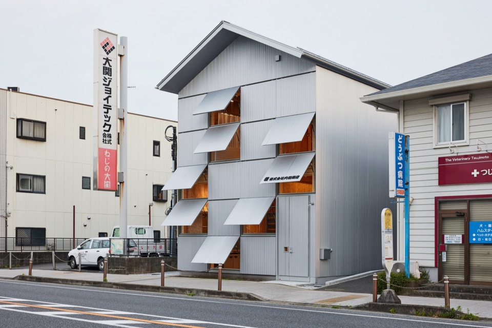 Uchida Shoten New Head Office by Schemata Architects