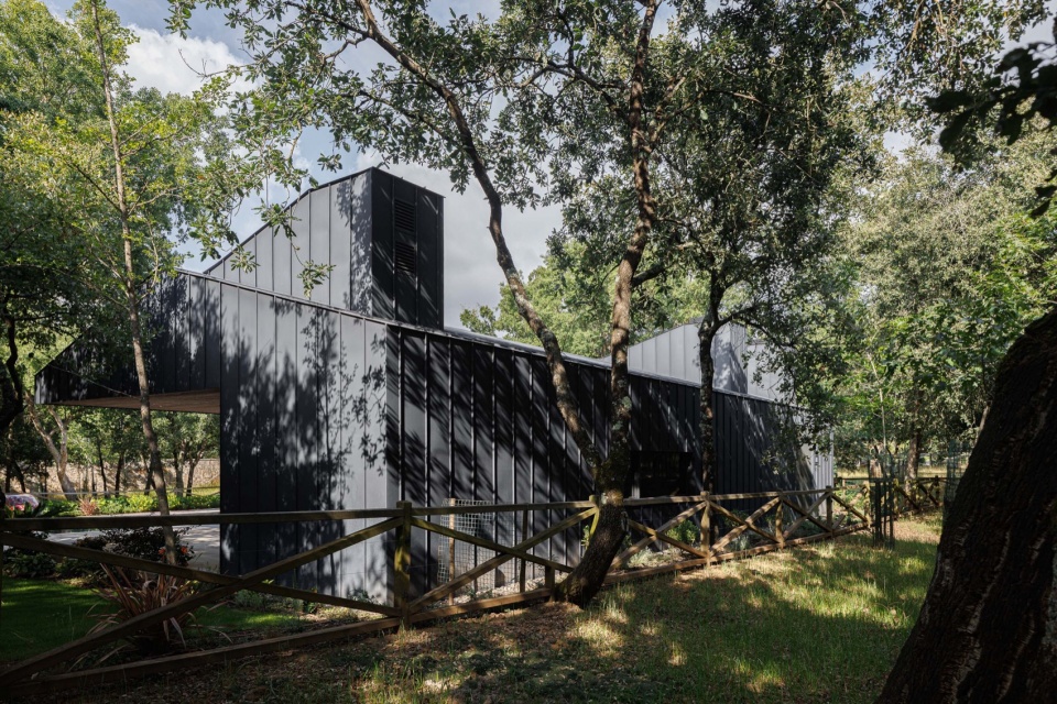 CC House by Quinta dos Carvalhos