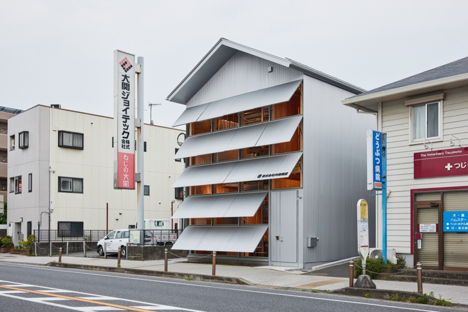 Uchida Shoten New Head Office by Schemata Architects