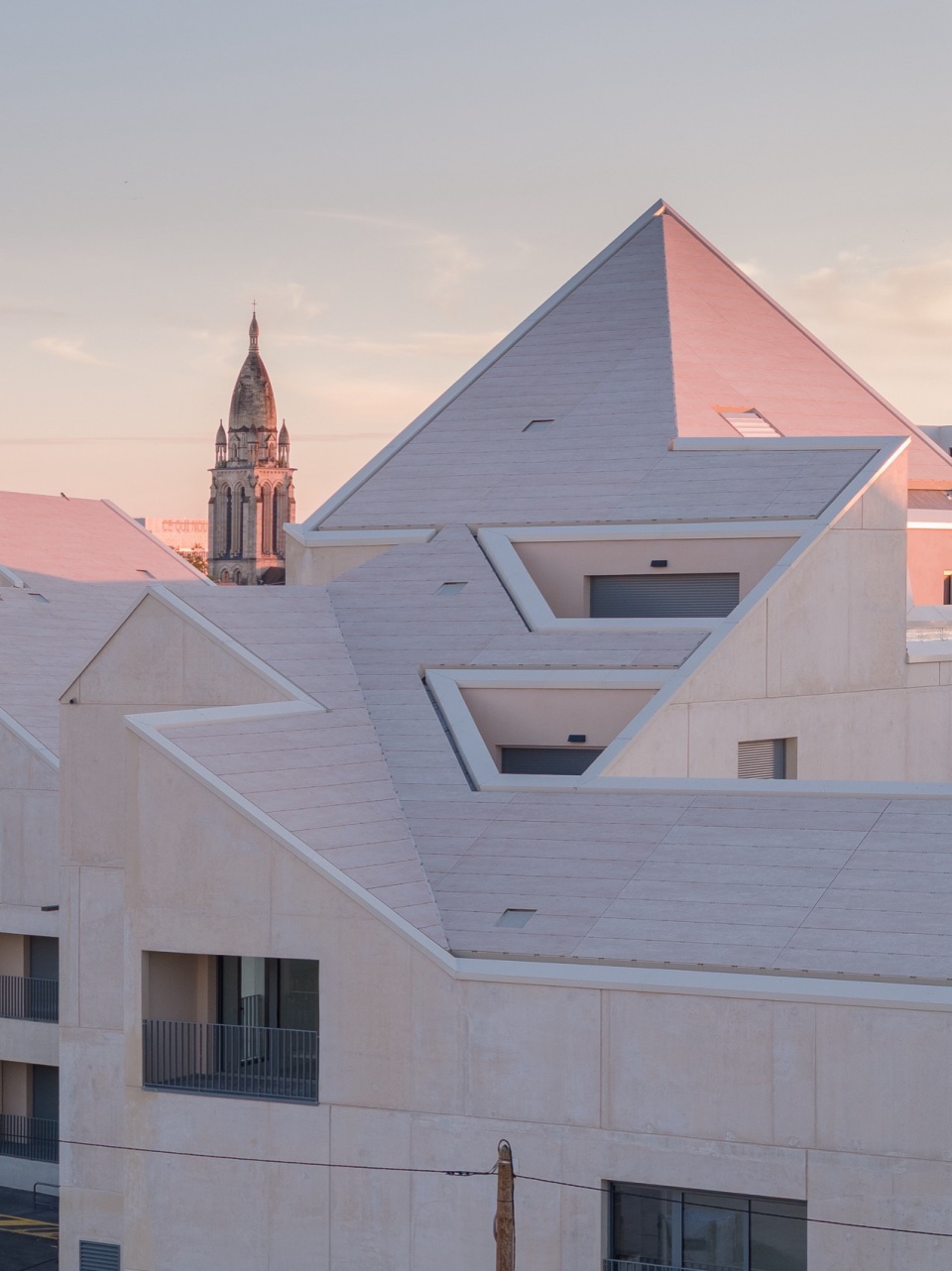 63 housing units by OLGGA