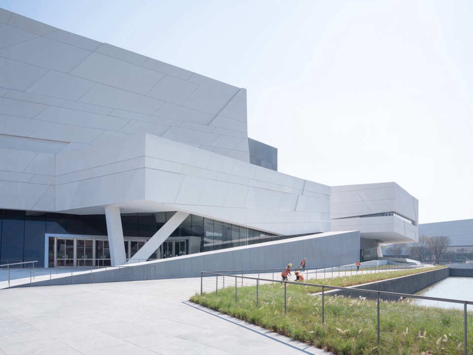 Luhu Art Center by Studio Link Arc