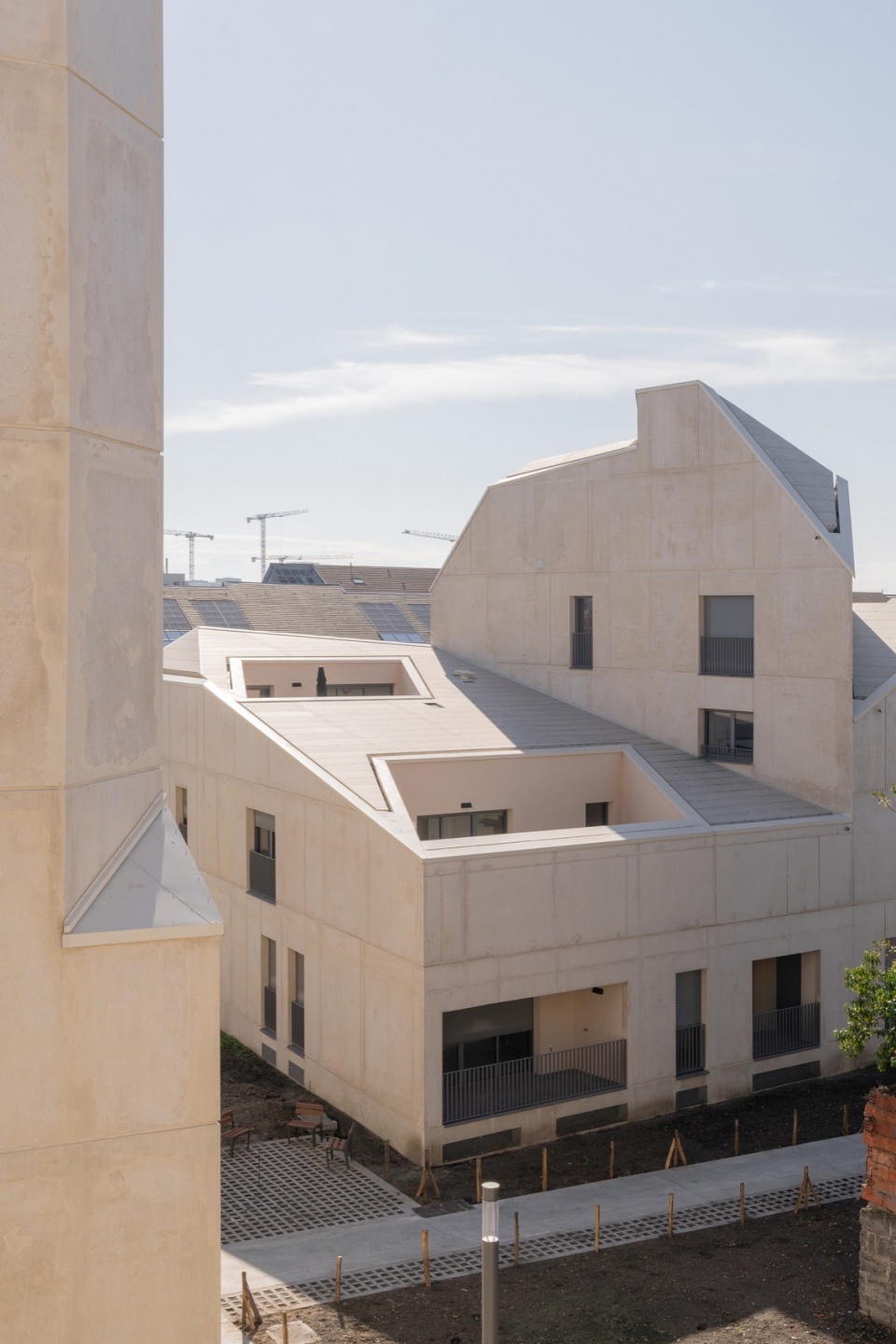 63 housing units by OLGGA