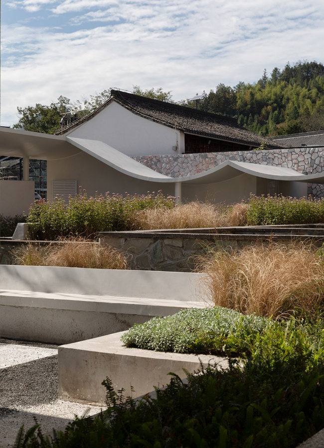 Xianjing Village Qingyi Lodge by HsuDu Architects