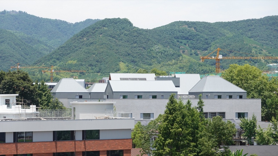 Mogan Yujie 7Hills Yard Hillstation Brand Center by ConCom Studio