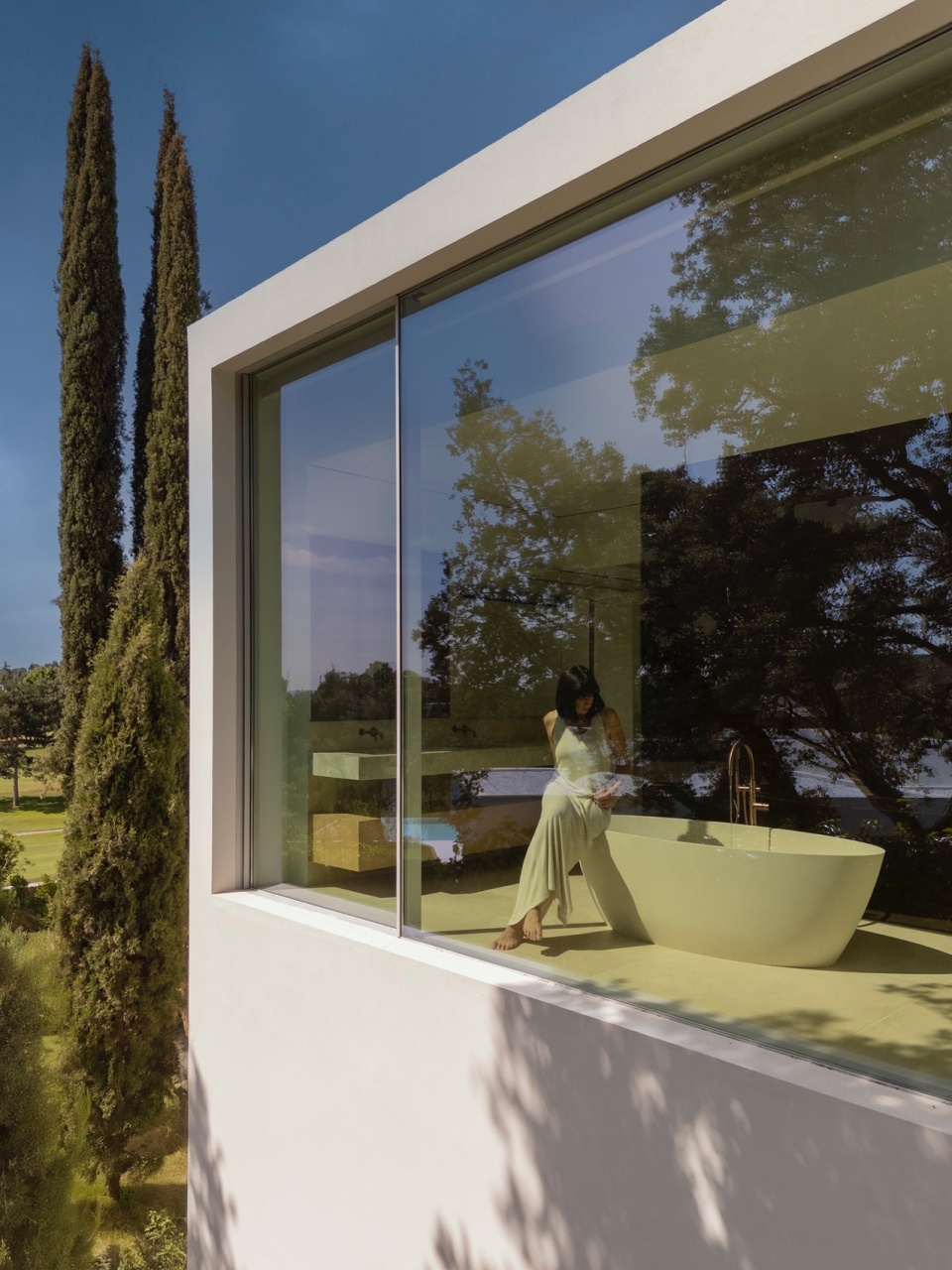 VILLA LAGO LA MORALEJA by FRAN SILVESTRE ARQUITECTOS