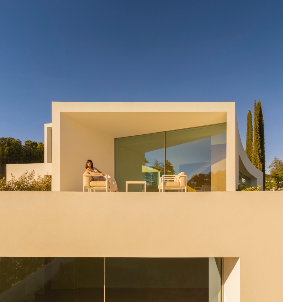 VILLA LAGO LA MORALEJA by FRAN SILVESTRE ARQUITECTOS