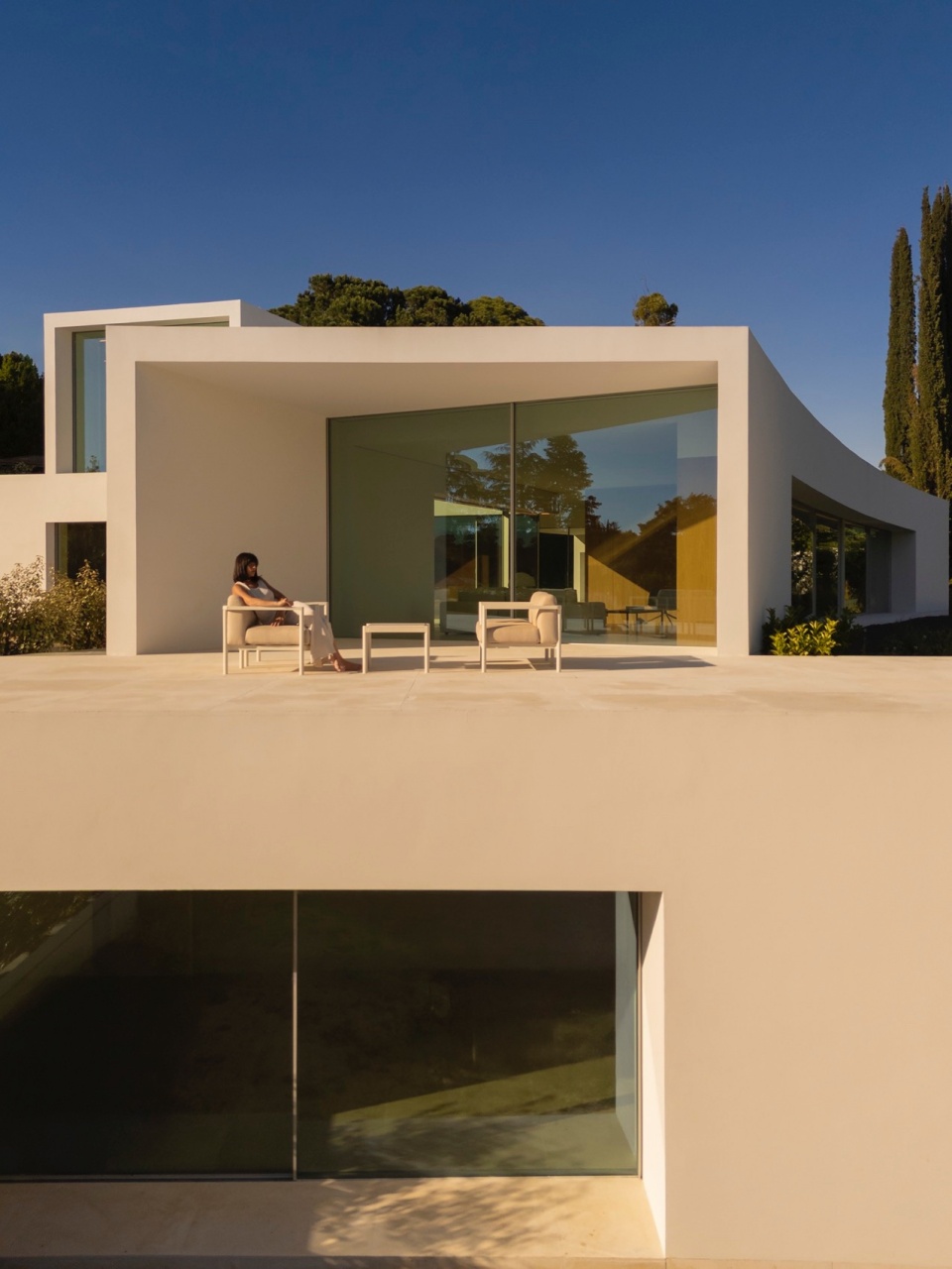 VILLA LAGO LA MORALEJA by FRAN SILVESTRE ARQUITECTOS