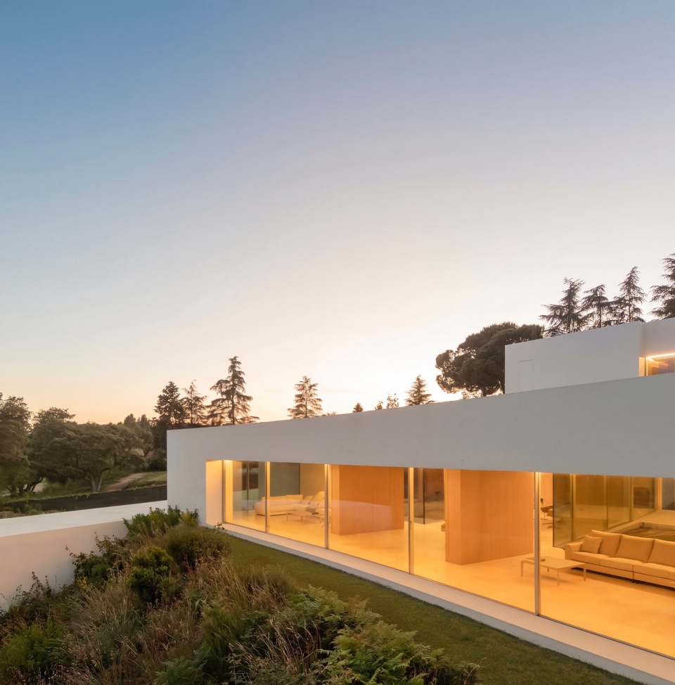 VILLA LAGO LA MORALEJA by FRAN SILVESTRE ARQUITECTOS