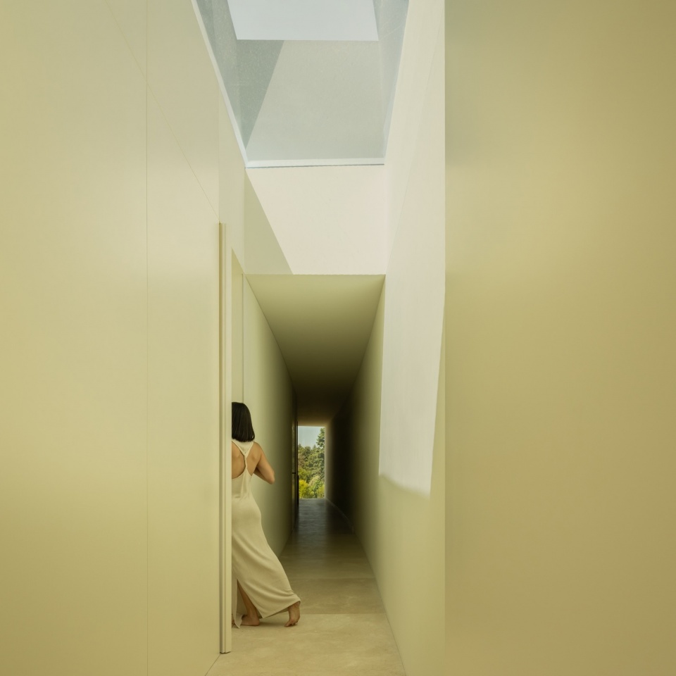 VILLA LAGO LA MORALEJA by FRAN SILVESTRE ARQUITECTOS