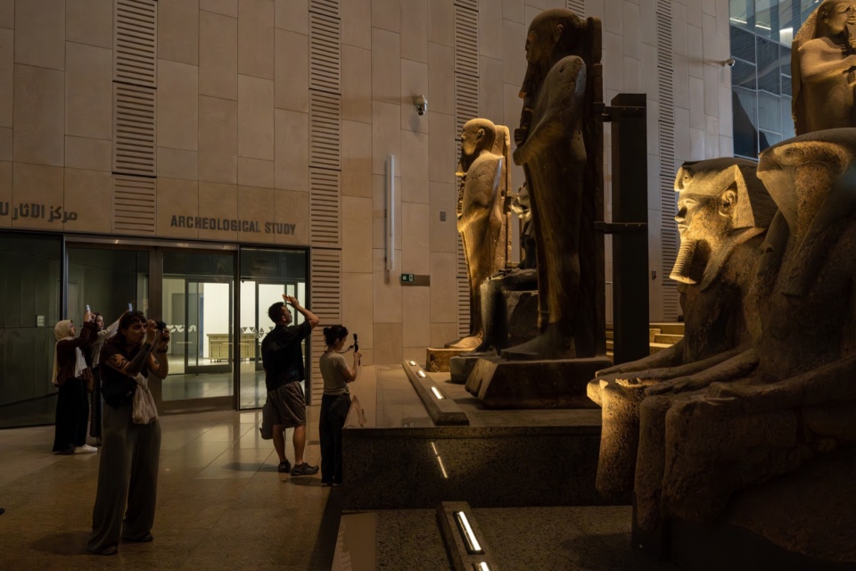 grand egyptian museum by heneghan peng architects