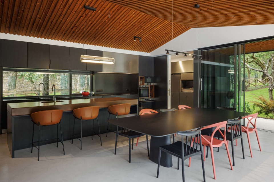 CC House by Quinta dos Carvalhos