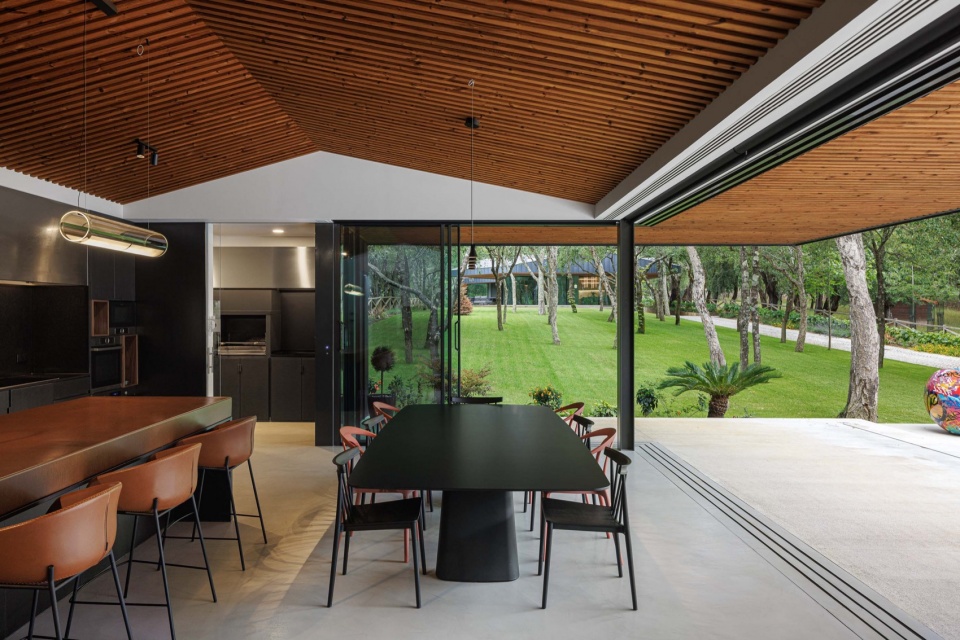 CC House by Quinta dos Carvalhos