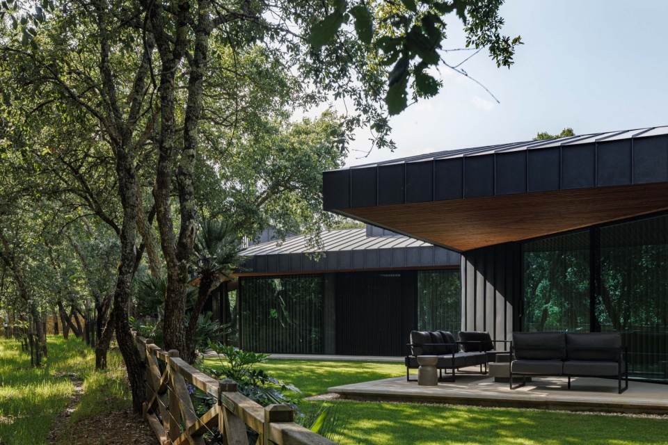 CC House by Quinta dos Carvalhos