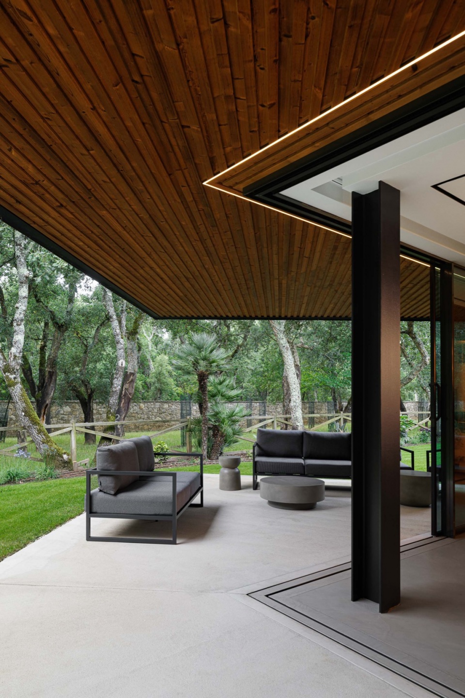 CC House by Quinta dos Carvalhos