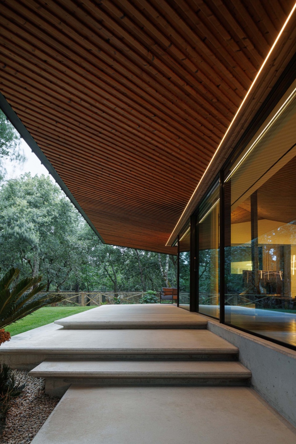 CC House by Quinta dos Carvalhos