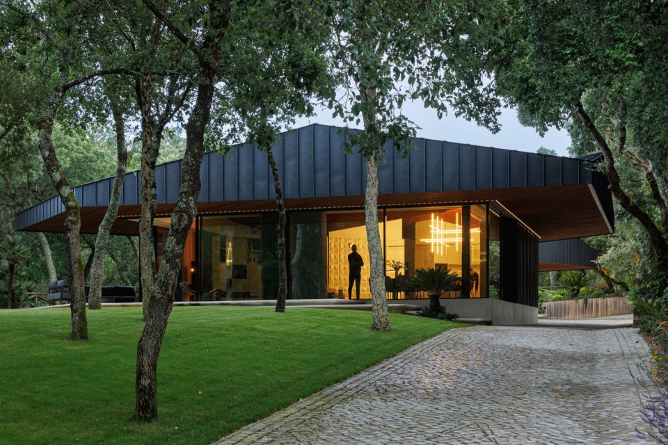 CC House by Quinta dos Carvalhos
