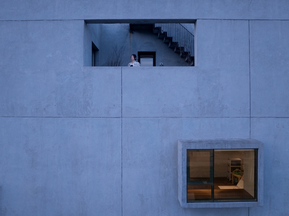 east courtyard by benzhe architecture design