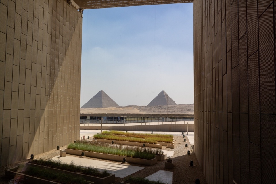 grand egyptian museum by heneghan peng architects