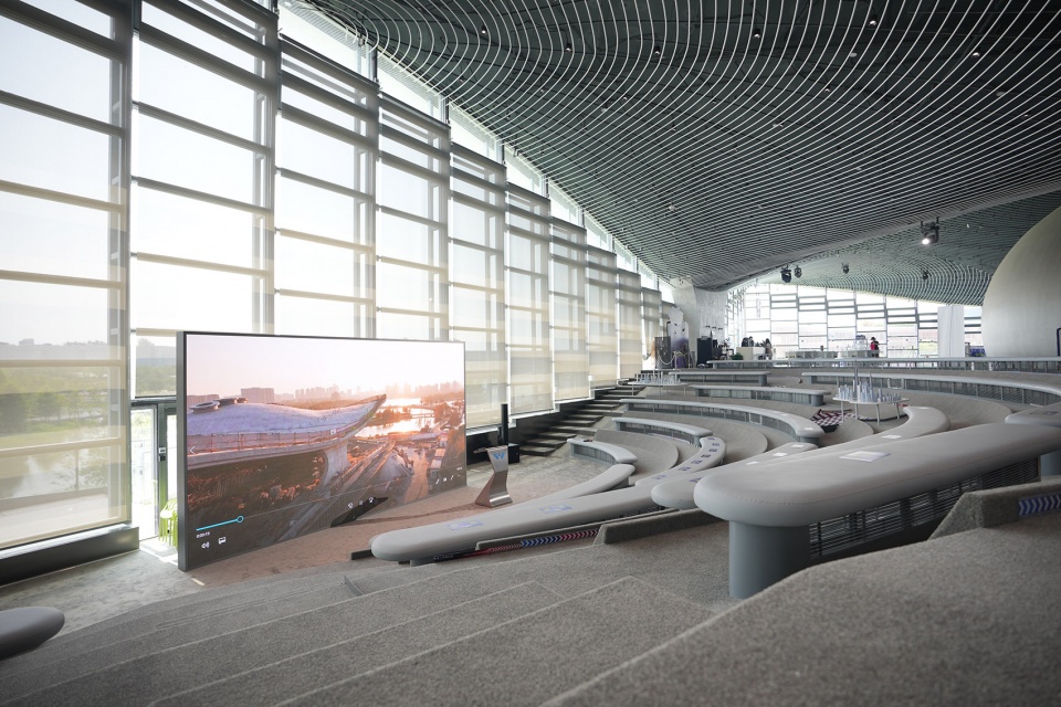 论坛活动中的下沉空间©张浩博 The sunken area hosting forum events © ZHANG Haobo 拷贝