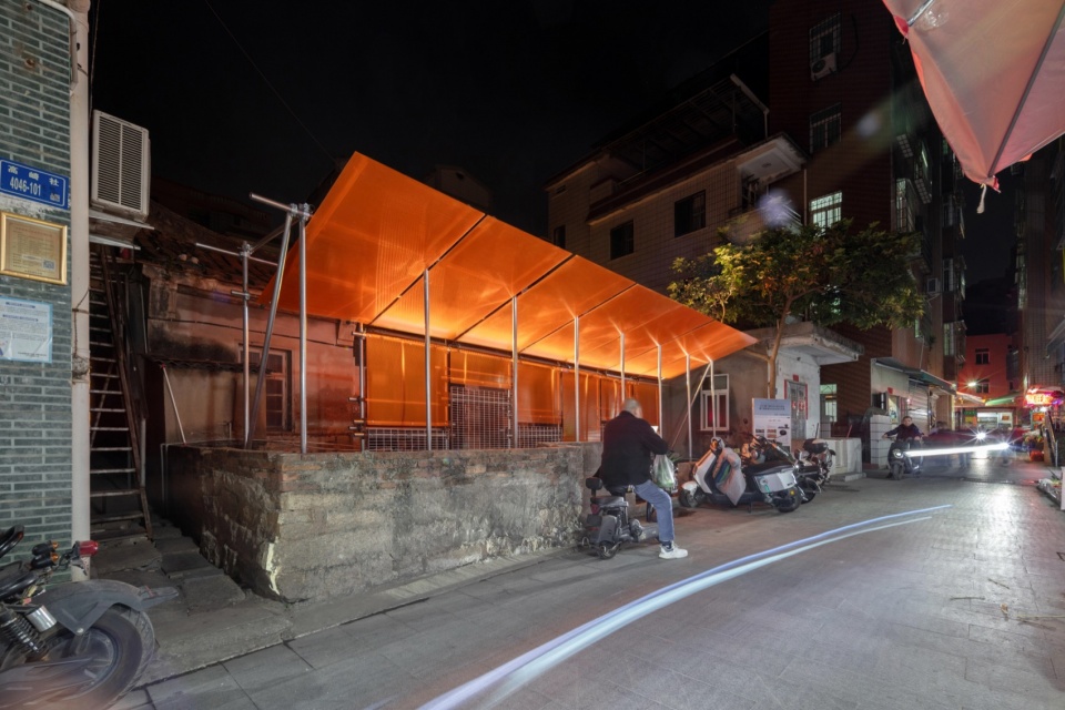 orange fence by ta gbp