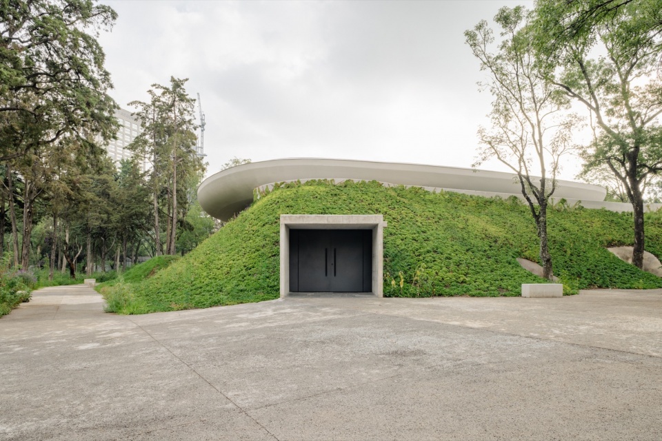 Scenic Garden by Michan Architecture