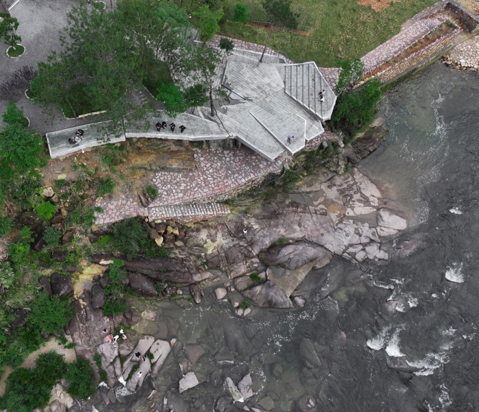 Moon Bay Waterfall Viewing Platform by CLAB Architects
