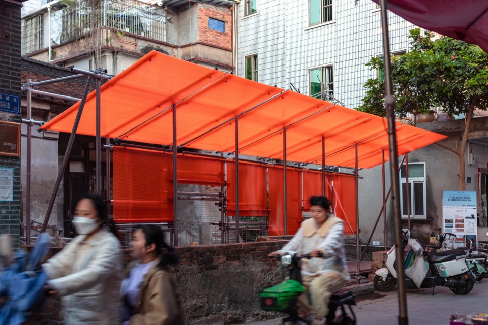 orange fence by ta zqx