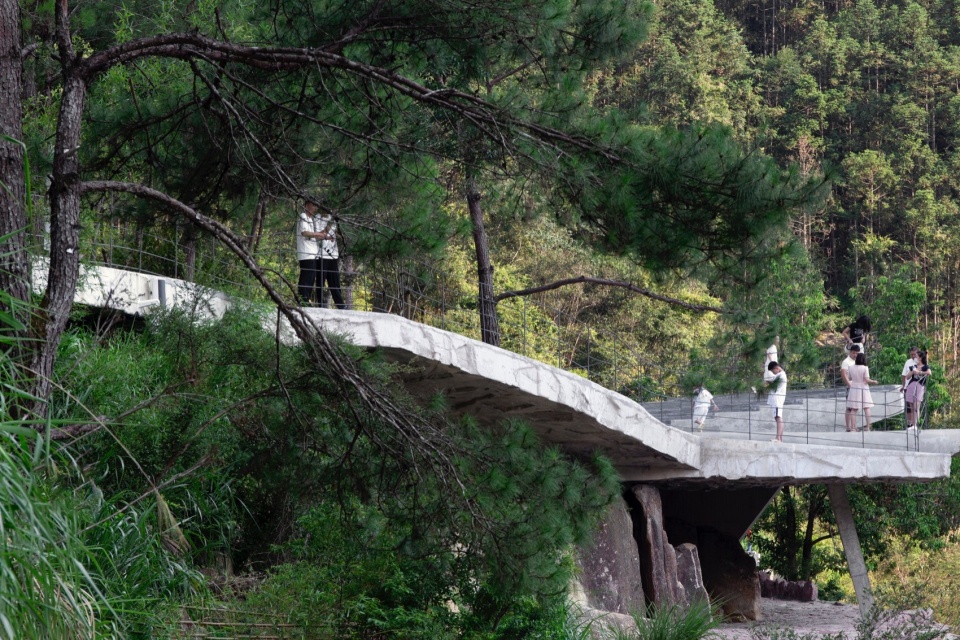 Moon Bay Waterfall Viewing Platform by CLAB Architects