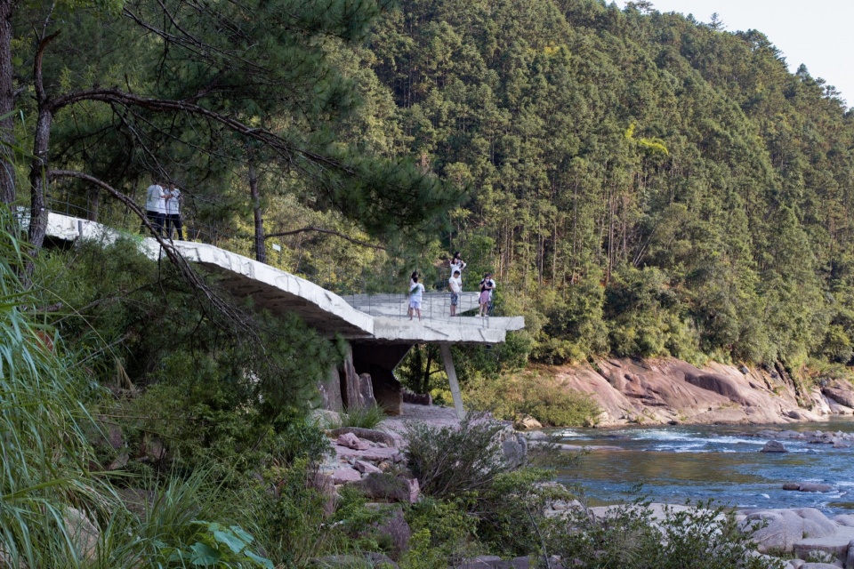 Moon Bay Waterfall Viewing Platform by CLAB Architects