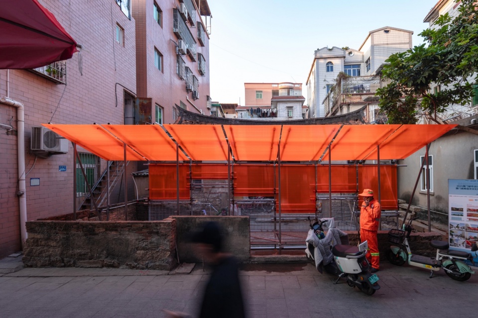 orange fence by tag