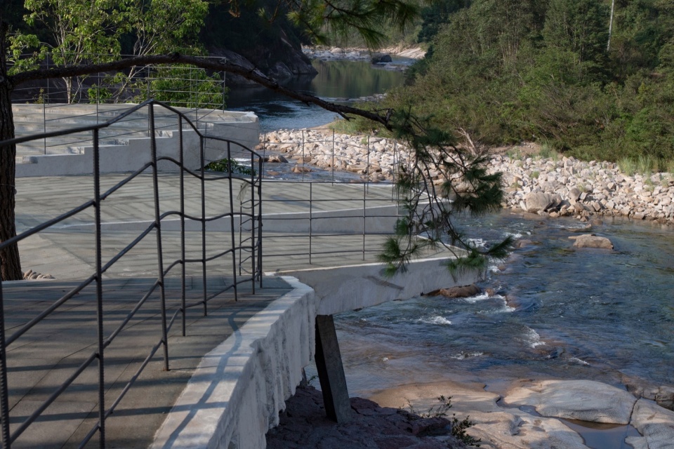 Moon Bay Waterfall Viewing Platform by CLAB Architects